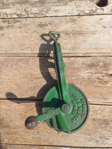 Antique cast iron spong - antique,